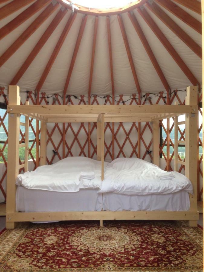 The Yurts At Margo'S Garden, Kiroro Hotel Akaigawa Exterior photo